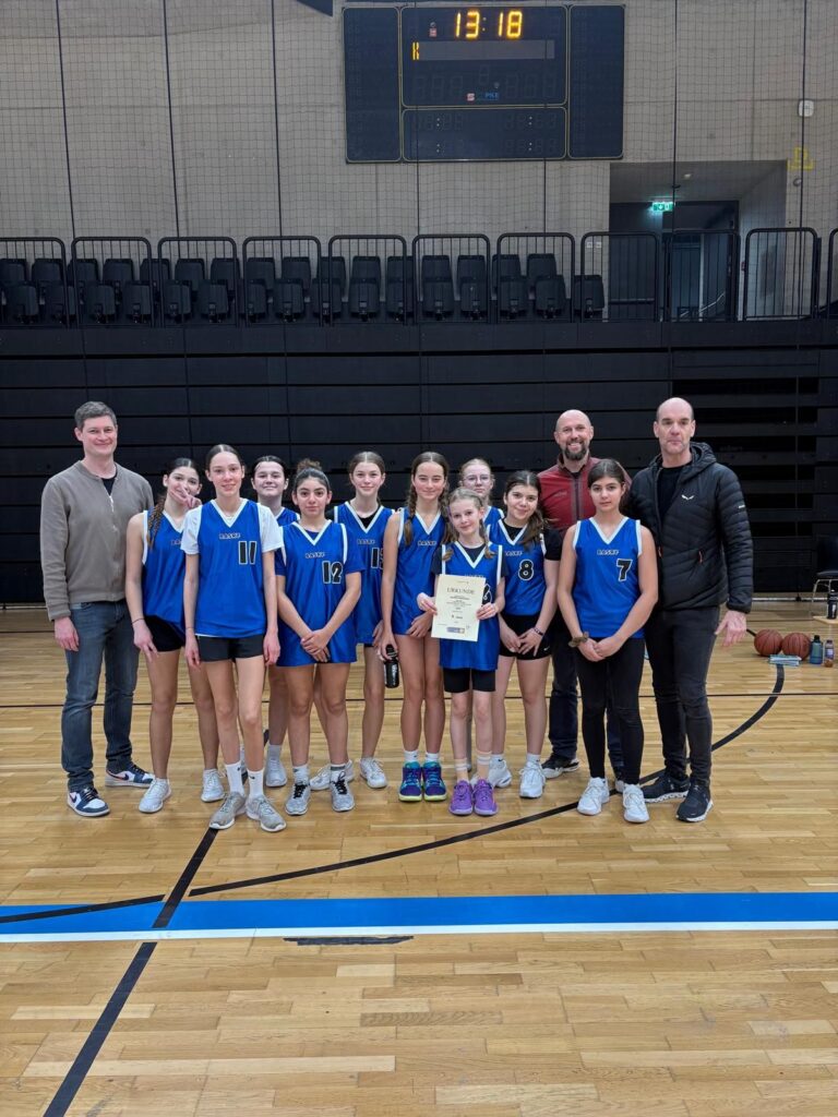 Team Mit Coaches Bleymaier und Wasshuber und Dr. Hausberger